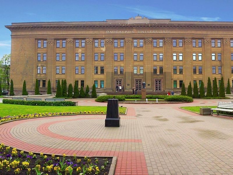 Hibrīdapvērsuma mēģinājums, tiesiskuma krīze un jauna rektora vēlēšanas Daugavpils Universitātē