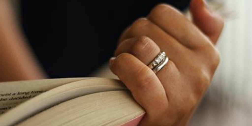 Uz kura pirksta jānēsā gredzens, lai piesaistītu veiksmi, mīlestību un labklājību?