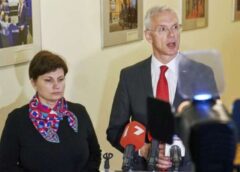 Valdība lēmusi no rītdienas valstī ieviest komandantstundu – ierebežos iespēju atrasties ārā