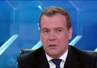 Medvedevs paziņojis, kādos gadījumos Krievija varētu pielietot kodolieročus