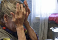 Bez elektrības un ūdens: slimie pensionāri jau gadiem dzīvo siltumnīcā